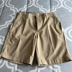 GAP Women’s cotton and elastane shorts. New with tags.